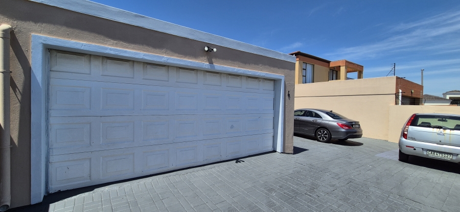 4 Bedroom Property for Sale in Parklands Western Cape